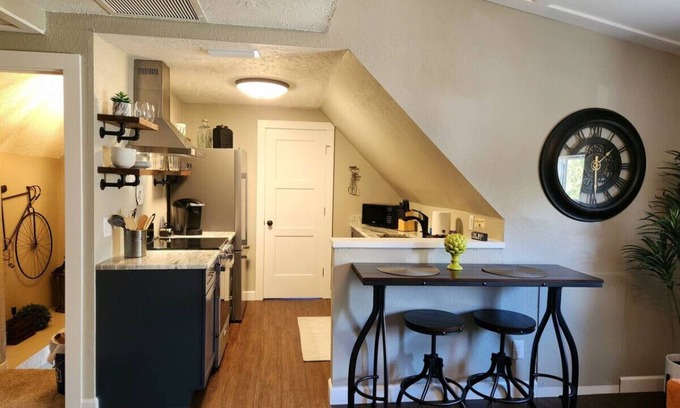Downtown Dunedin Apartamento | The Nest in the Heart of Downtown Dunedin