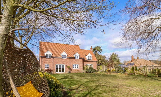 Blythburgh Casa | THE NEST, pet friendly, luxury holiday cottage in Southwold