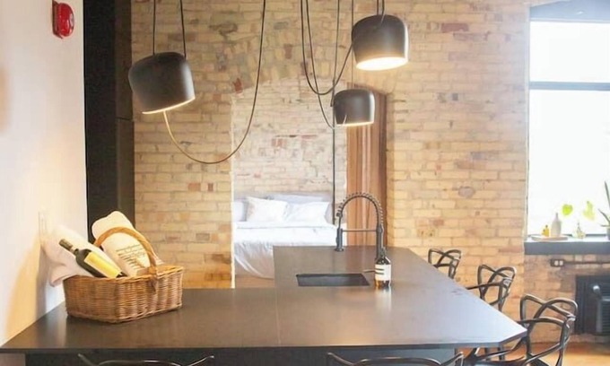 Parkdale Apartamento | The Nest - Spacious Luxury Loft in Toronto with Den. Street car accessible!