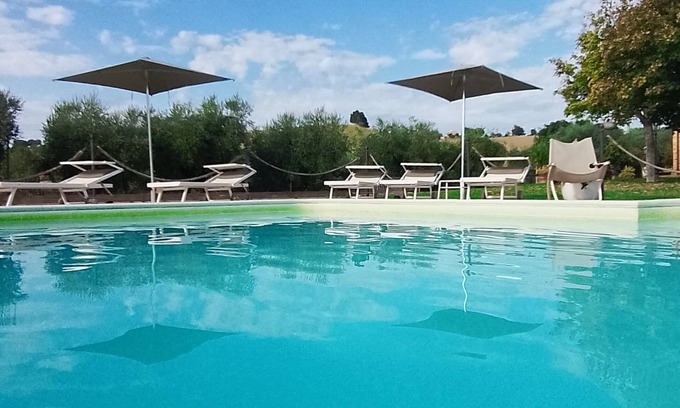 Bettolelle Apartamento | Il Nido, Villa Pedossa, attic in villa with swimming pool 7km from the sea, Senigallia