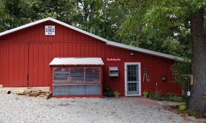 Yellville Apartamento | The NESTING HEN a Rustic , Cozy , Secluded Barn Studio