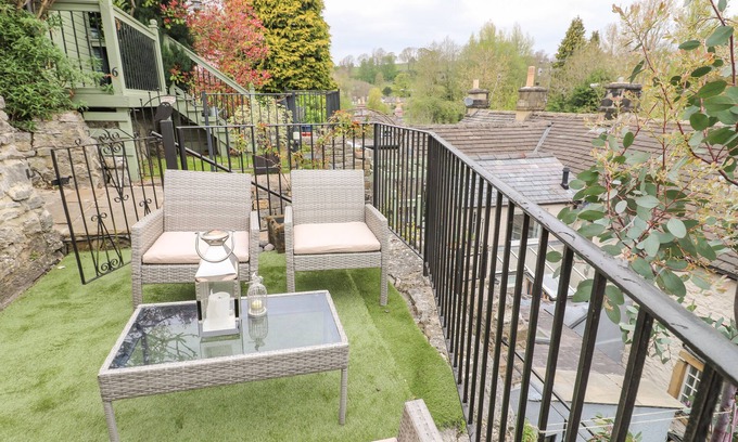 Bakewell Cabaña | THE NESTLING - 5 VICTORIA COTTAGES, with a garden in Bakewell