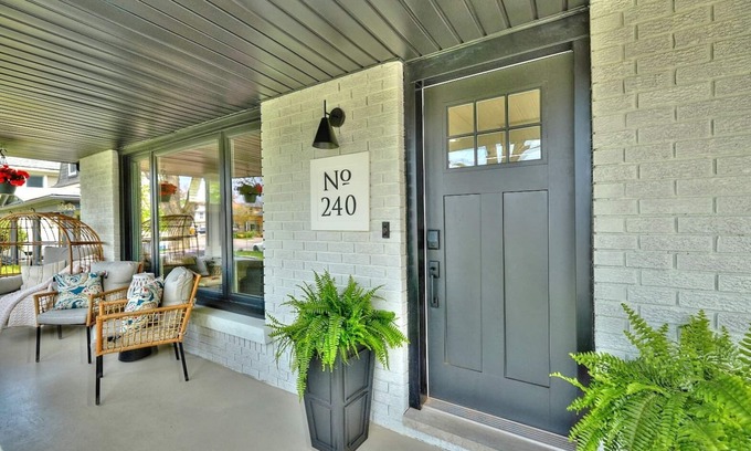 Old Town Historic District Casa | The Newark House- Best Location, Modern, Old Town