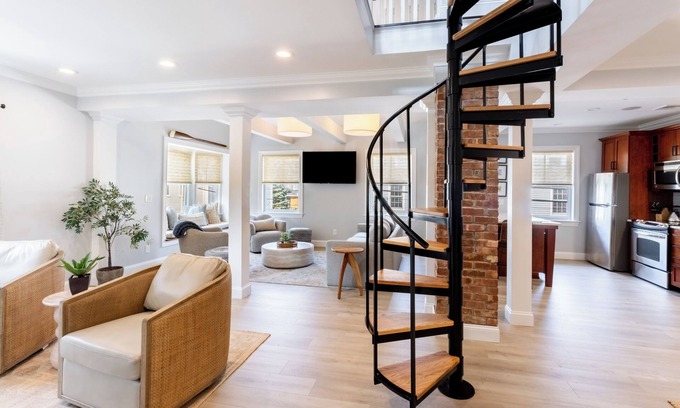 Yachting Village Casa | The Newport Lofts - 410 Thames Street