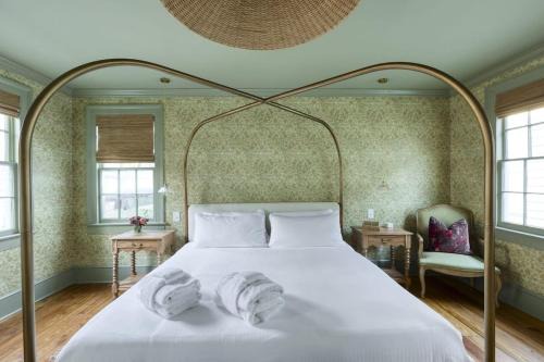 Harleston Village Cama Y Desayuno | The Nicholas Veranda King Suite- 1 Block to King