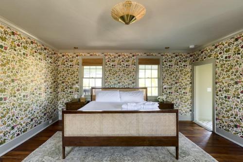 Harleston Village Cama Y Desayuno | The Nicholas Veranda King Suite - Walk to King