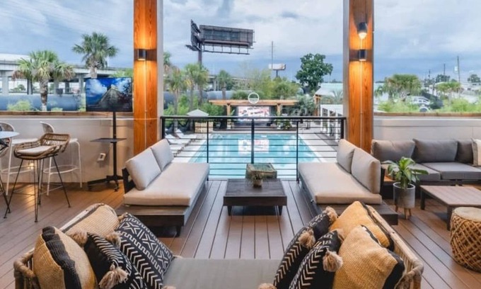 Harleston Village Cama Y Desayuno | The Nicholas Veranda King Suite|Steps to King