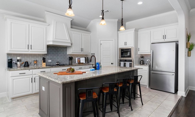 Hewitt Casa | The Noble House Near Magnolia with Pool