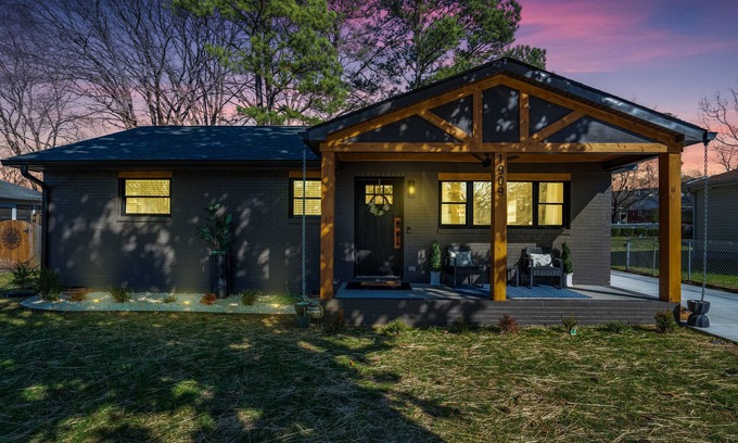 Southwest Raleigh Casa | the "NOLIAhouze", unique & modern. Perfect for great memories! 2mi to Downtown