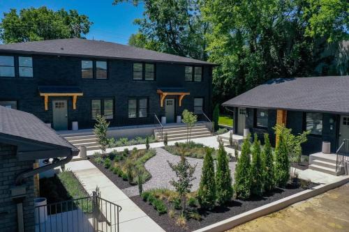 Hillsboro West End Apartamento | The Nomad 8BR Buyout 32 Guests in Hillsboro