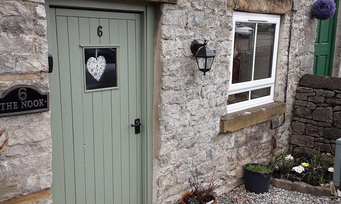 Tideswell Cabaña | THE NOOK, una acogedora cabaña de 3 dormitorios, recientemente renovada y que admite mascotas en Tideswell
