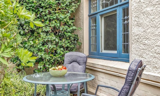 Toorak Gardens Cabaña | The Nook Peaceful Toorak Gardens Retro Cottage