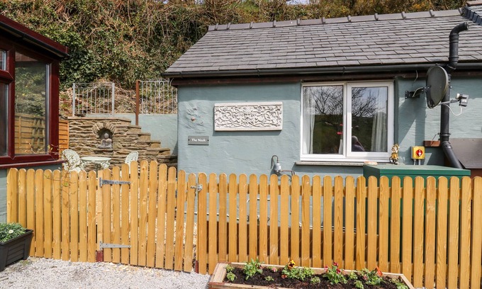 Clydey Cabaña | THE NOOK, pet friendly, with a garden in Cenarth