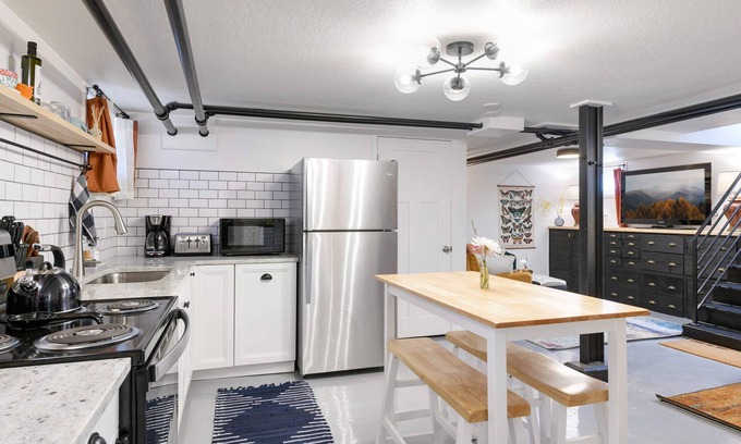 Union Park Apartamento | The Nook Studio Apartment - Centrally located in the Twin Cities!