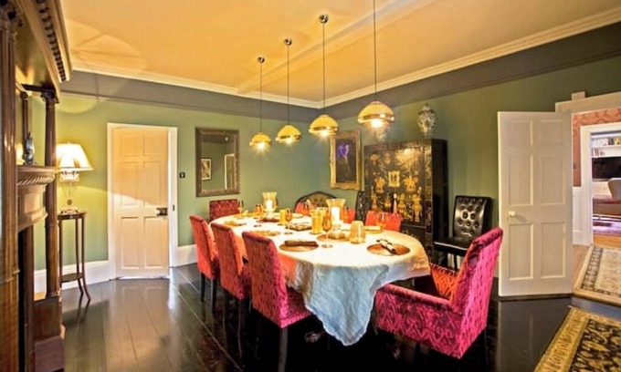 Felmingham Otro | The Norfolk Farmhouse nr coast with hot-tub