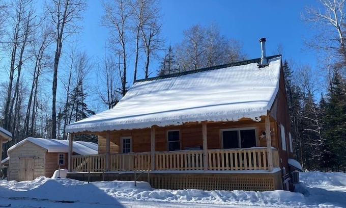 Stratton Cabina | The Nubble Retreat: A quiet lakeside paradise