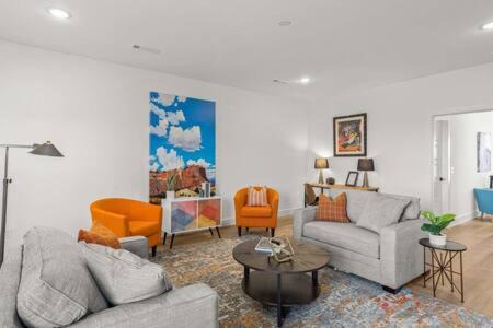 Bentonville Casa | The O'Keeffe-2nd Floor Boutique Hotel Suite