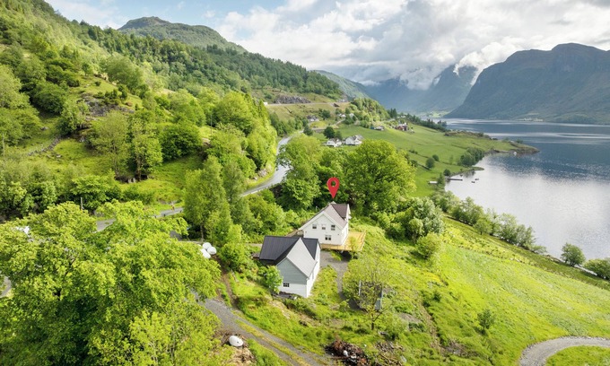 Etne Casa | The Oak Courtyard - Charming 3-bedroom estate in Etne, Vestland