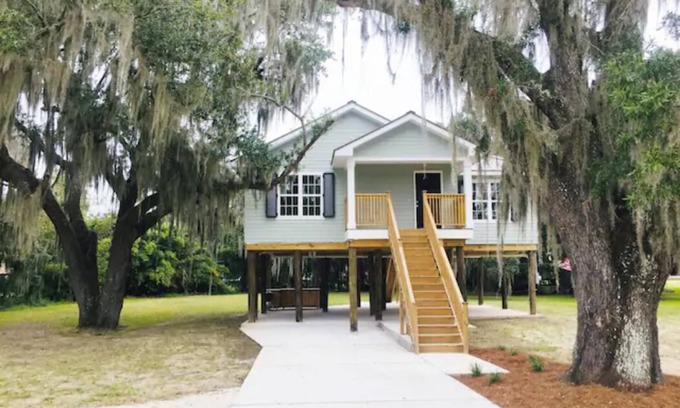 Jean Lafitte Casa | The Oak House in Historic Jean Lafitte