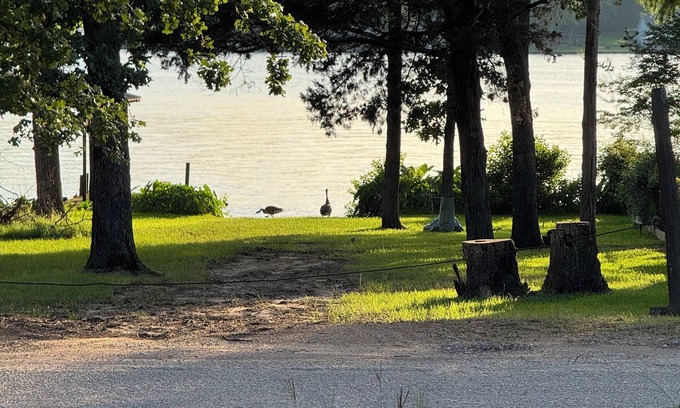 Murchison Casa | The Oak House with lake view. E. Tx , Tyler,Canton, Athens, areas. Private lake.