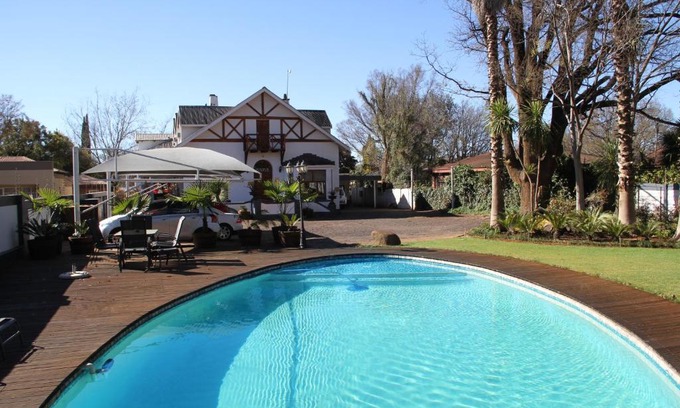 Potchefstroom Casa | The Oak Potch Guesthouse