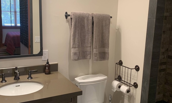 Los Alamos Apartamento | The Oakley at the Los Alamos Mercantile