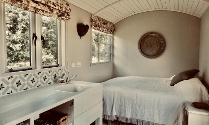 Colkirk Otro | The Oaks Glamping - Jasper's Shepherds Hut