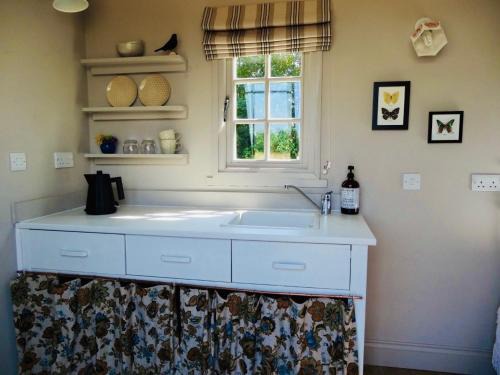 Colkirk Otro | The Oaks Glamping - Rubie's Shepherds Hut
