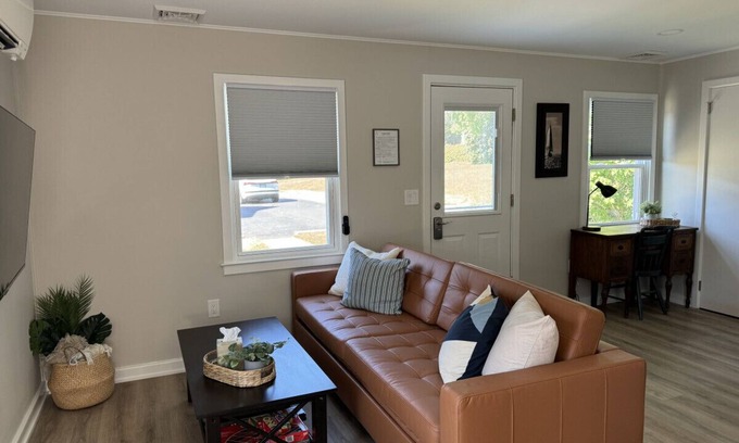 Mystic - New London Cabaña | The Oar Cottage (24) · walk Mystic-Train/EV Lvl-2