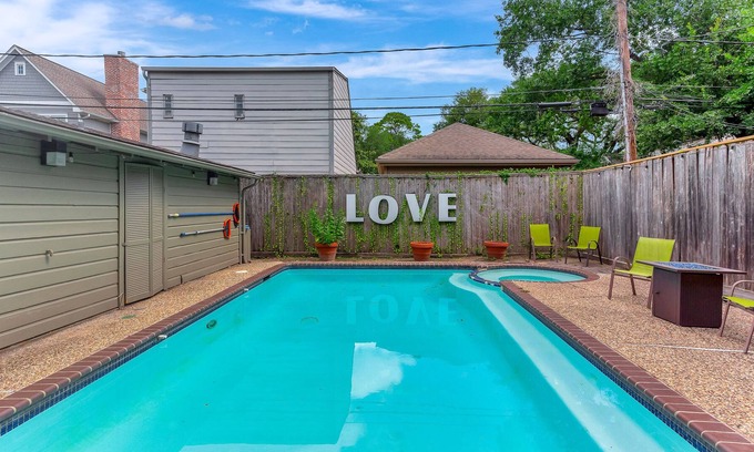 Southgate Casa | The Oasis at West U - Topside Urban Beat w/Pool