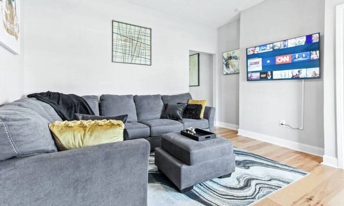 West Columbus Casa | Downtown Oasis: Rare Gem