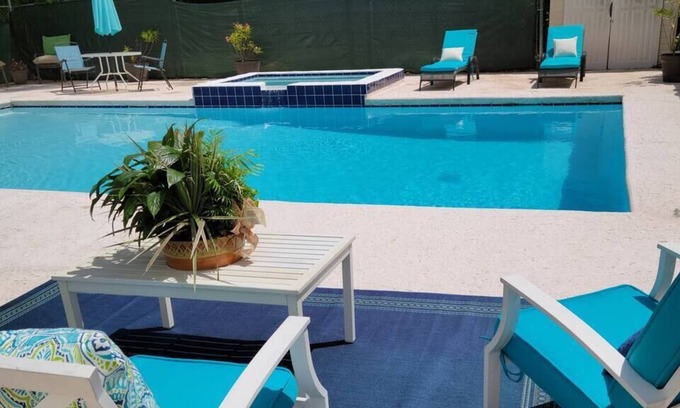 Thunderbolt Casa | The Oasis-minutes from Beach and Downtown