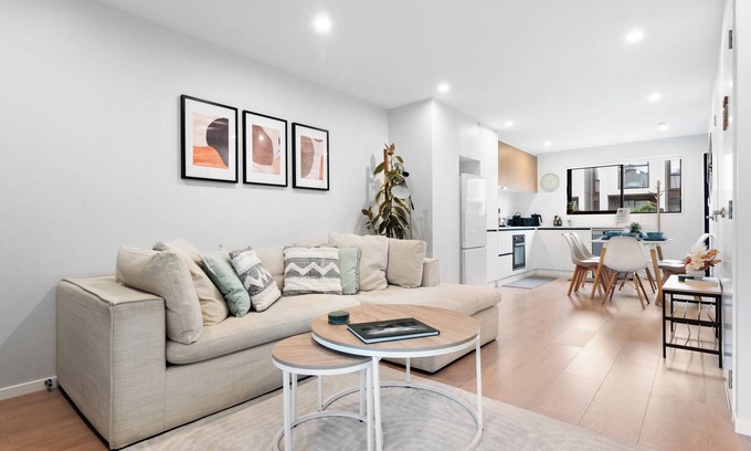Mangere Bridge Casa | Modern 3BR close to Airport |Ultrafast WiFi | Pets