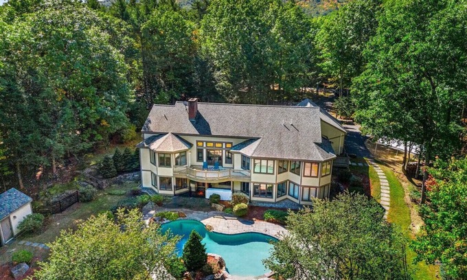 Gilford Casa | "The Oasis" Pool/Hot tub/Game-Room/Ski/Sleeps 18