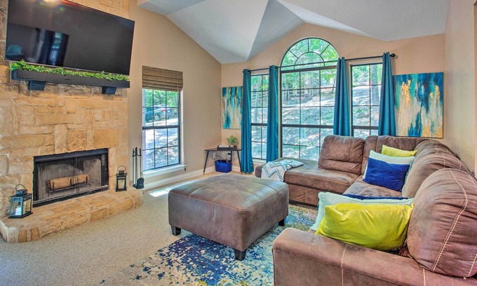 Pottsboro Casa | ‘The Oasis’ w/ Game Room & Private Hot Tub!