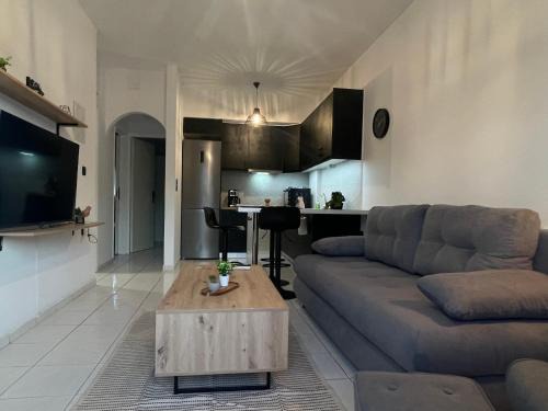 Nea Alikarnassos Apartamento | The Obsidian Suite , next to Heraklion Airport
