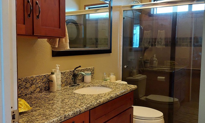 Hilo Cabaña | El Ohana Cottage está perfectamente situado cerca de todos los servicios, pero en una zona tranquila.