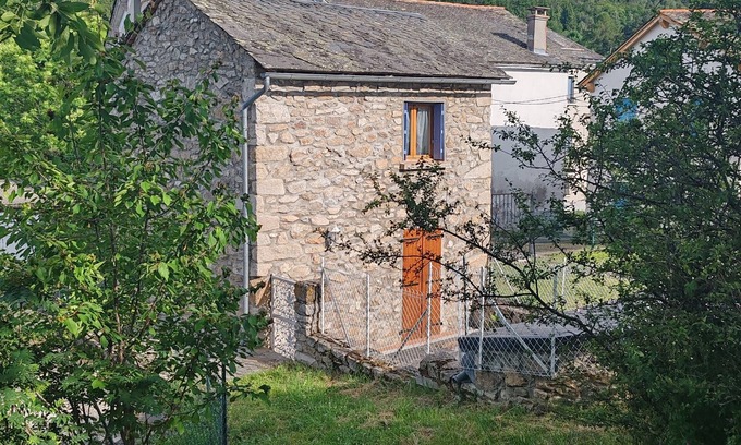 Querigut Casa | The old barn: The Bear House