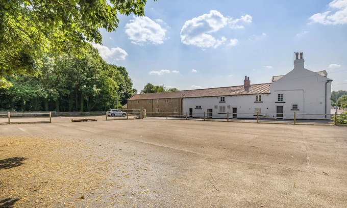 Kirk Sandall Cabaña | THE OLD BELLS, pet friendly in Norton, Doncaster