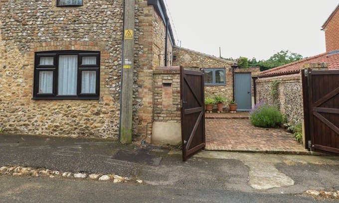 Wereham Cabaña | THE OLD BUTCHER'S SHOP, pet friendly in Downham Market