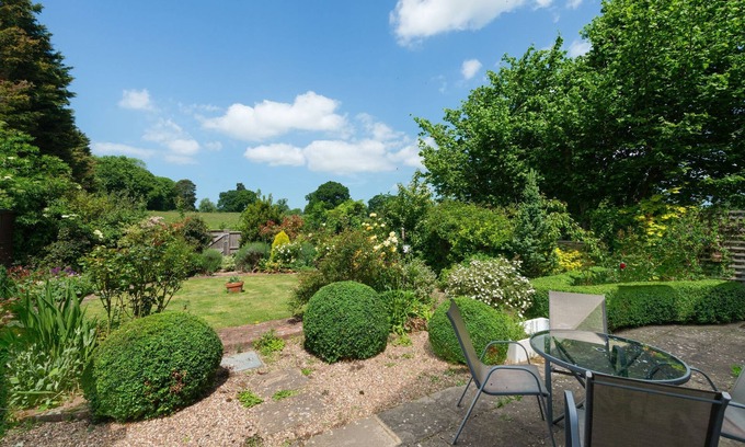Nonington Casa | The Old Coach House near Canterbury. Pets welcome. No children under 12.