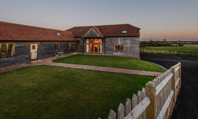 Stone in Oxney Casa | The Old Cowshed in the beautiful Tenterden