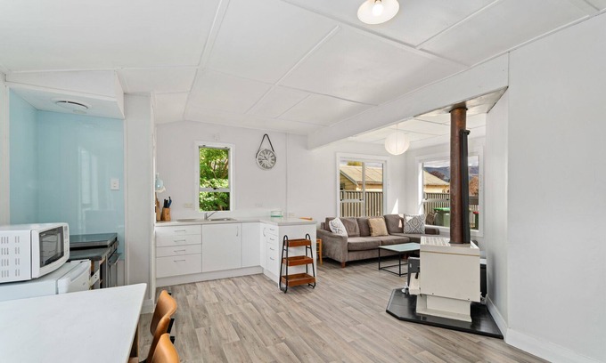 Lowburn Casa | The Old Cromwell- Cromwell Holiday Home
