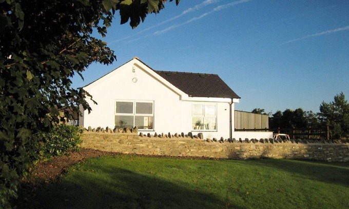 Rhoscolyn Apartamento | The Old Dairy - a coastal that sleeps 2 guests in 1 bedroom