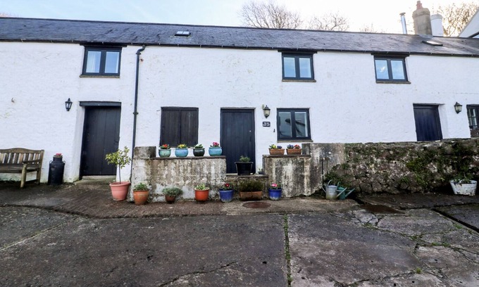 Pembroke Cabaña | The Old Dairy Loft, PEMBROKE