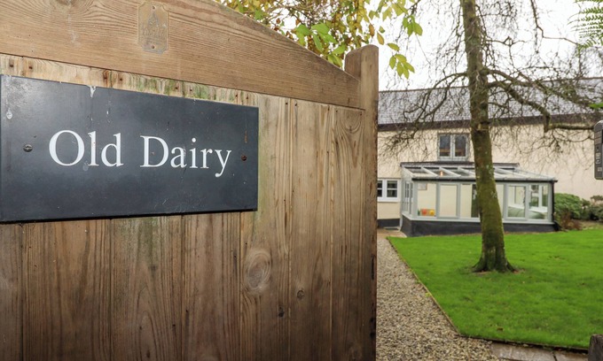 Okehampton Cabaña | THE OLD DAIRY, pet friendly, with open fire in Sourton Down