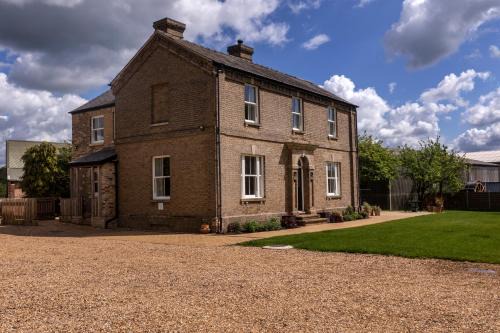 Sawtry Casa | The Old Farmhouse at Roughs Farm Retreats