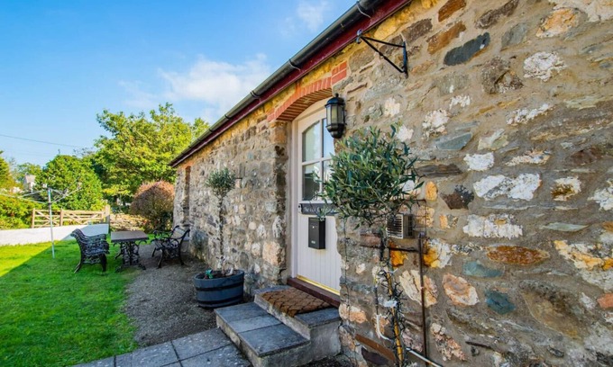 New Moat Casa | The Old Farmhouse · Cosy Farm Conversion In The Heart Of Pembrokeshire
