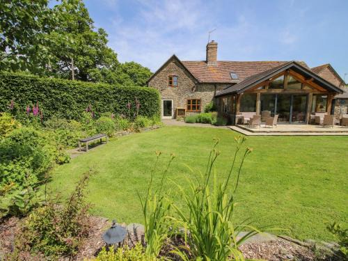 Acton Scott Casa | The Old Farmhouse