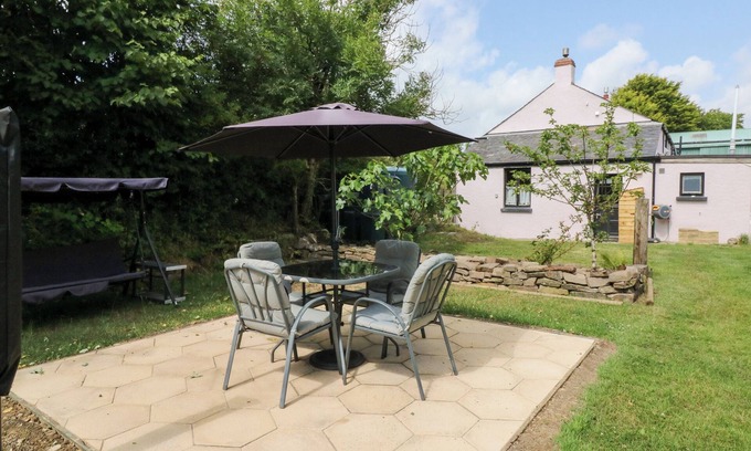Kilkhampton Cabaña | THE OLD FORGE COTTAGE, pet friendly, with a garden in Kilkhampton